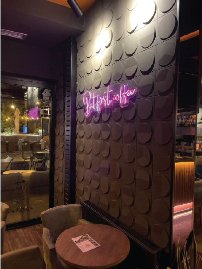 Anwendung Button Elegant Black im Café